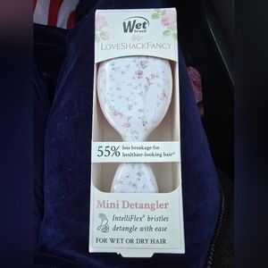 LoveShackFancy Mini Brush – English Ivy